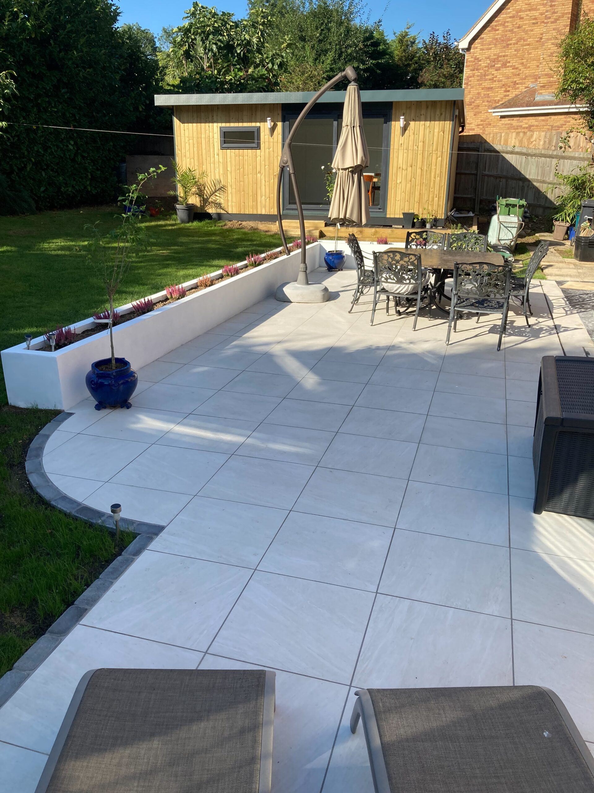 thomas-charles-landscapes-patio Image shows a newly landscaped garden. Image depicts garden landscaping in Hertfordshire