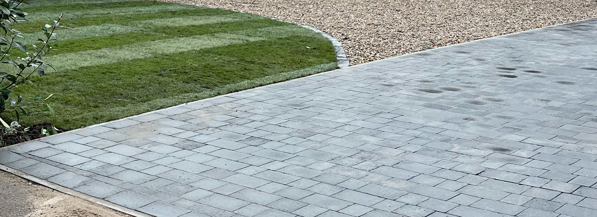 driveway-mob Image shows a block paved and gravel driveway. Images depicts Thomas Charles Landscapes' landscaping services